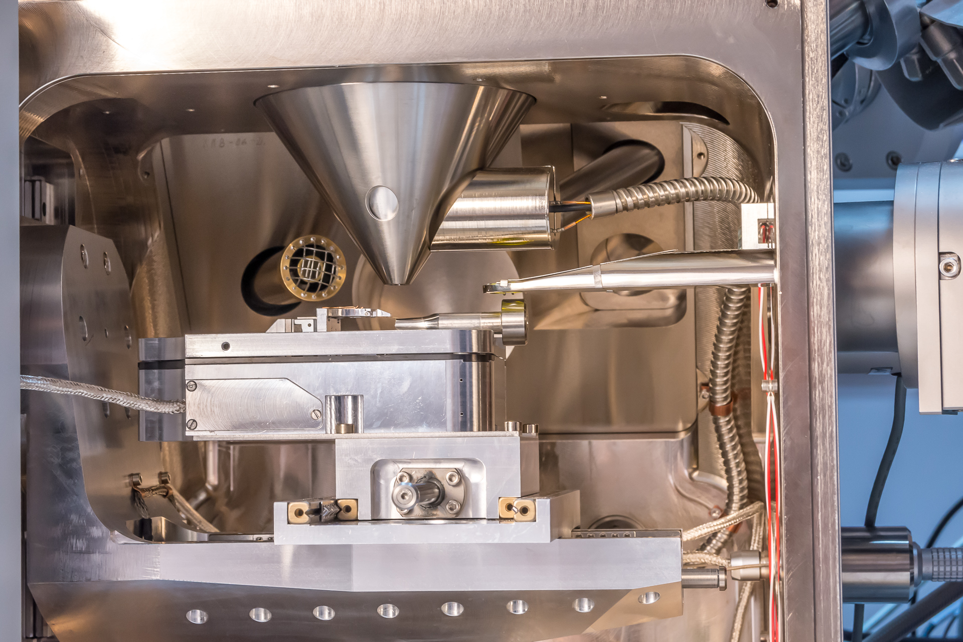 LiteScope AFM-in-SEM